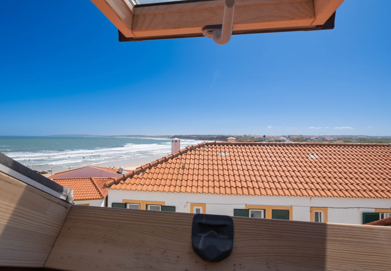 Apartamento em Ferrel - Casa Pé N'Areia