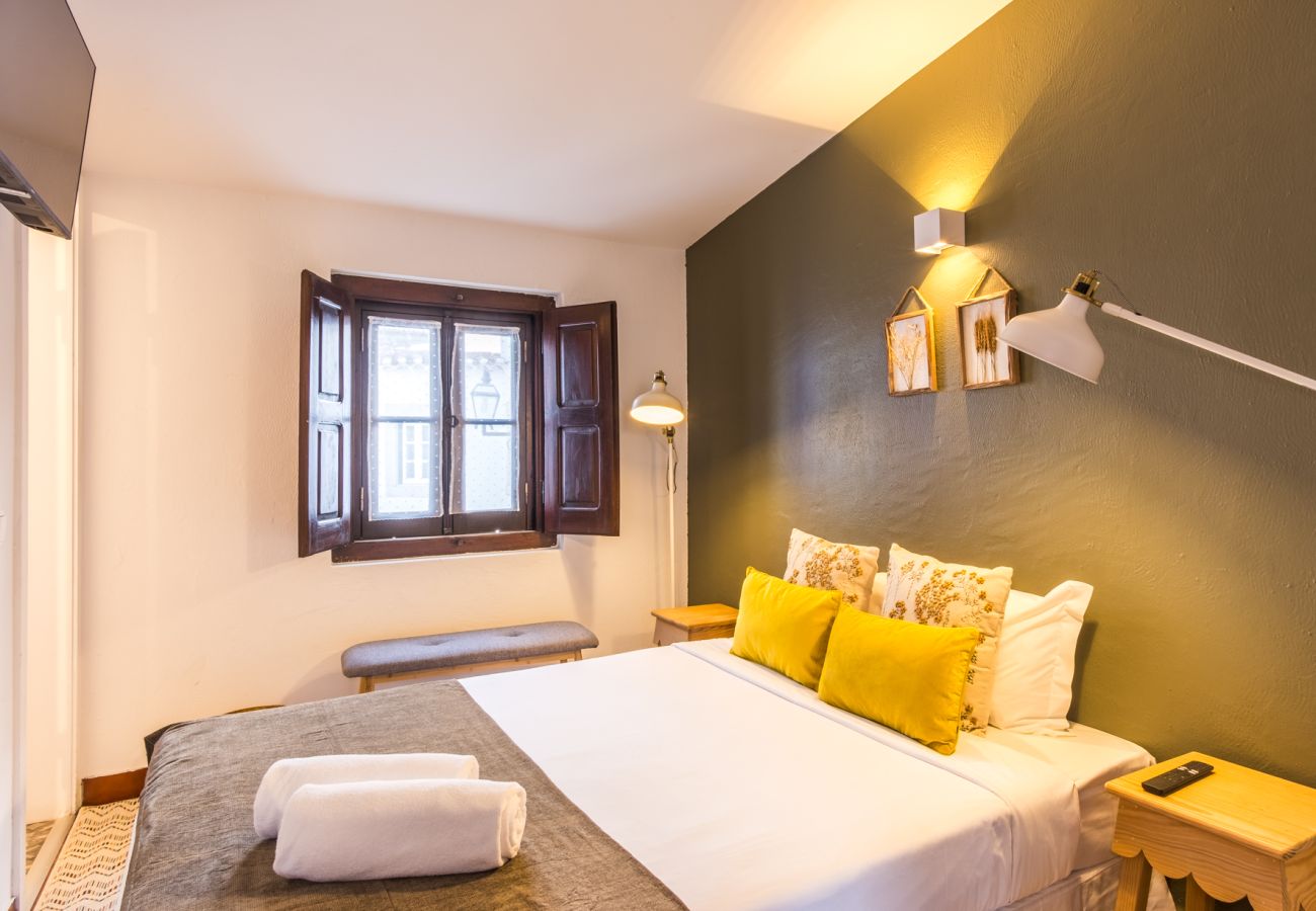 Rent by room in Óbidos - Foral Guest House - Quarto 02